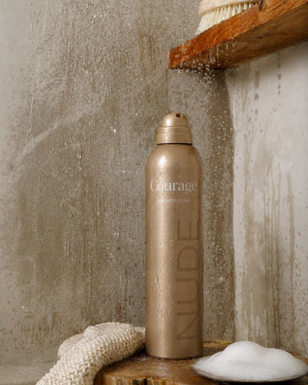 Nude beauty shower foam courage miljøbilde i dusjen