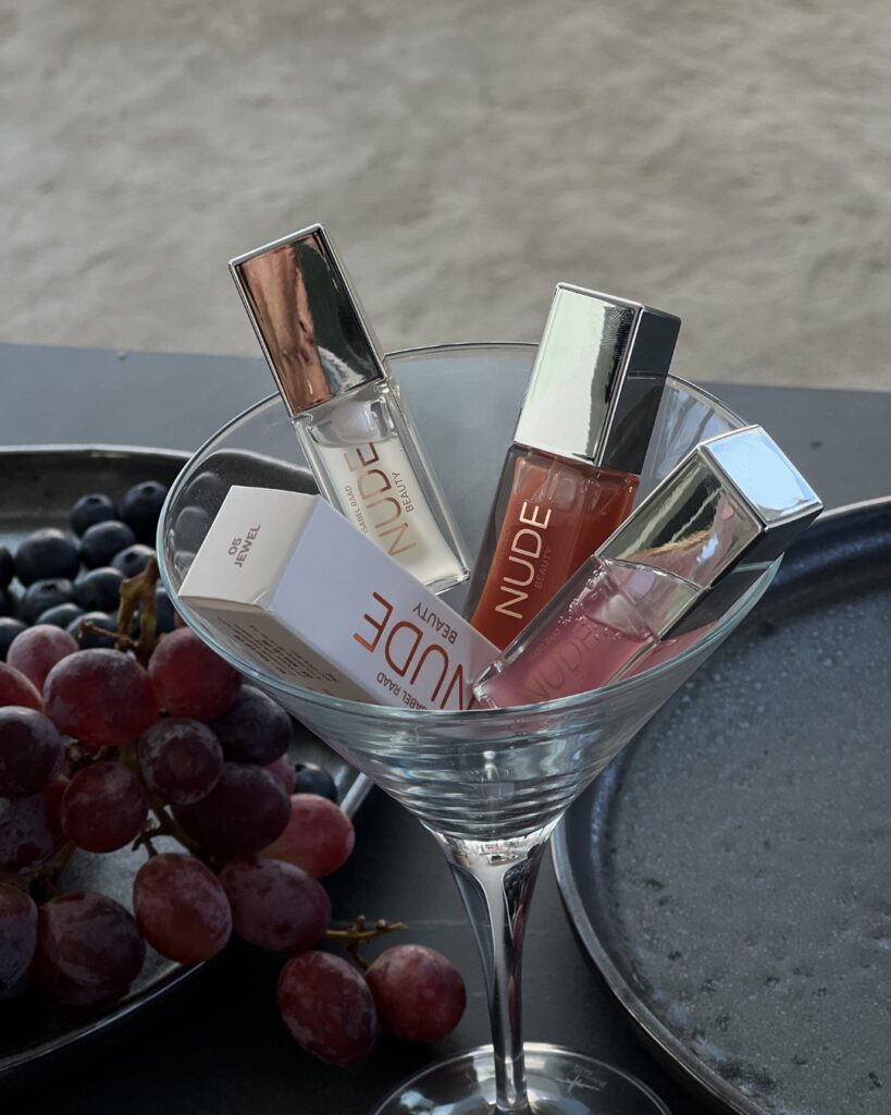 Nude Beauty Kiss Lip Oil – varm tone med gloss