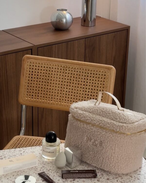 Nude Beauty Toalettmappe Teddy Beige – oppbevaring til favoritter