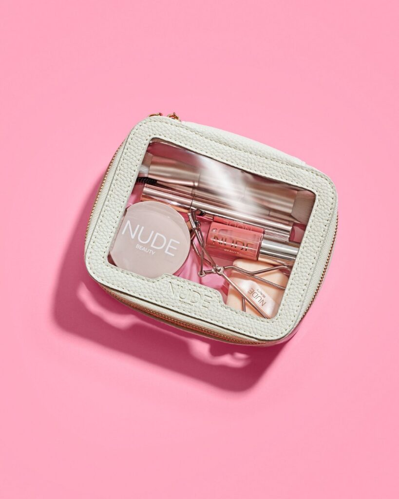 Travel Bag Beige Small – Nude Beauty sminke på reise