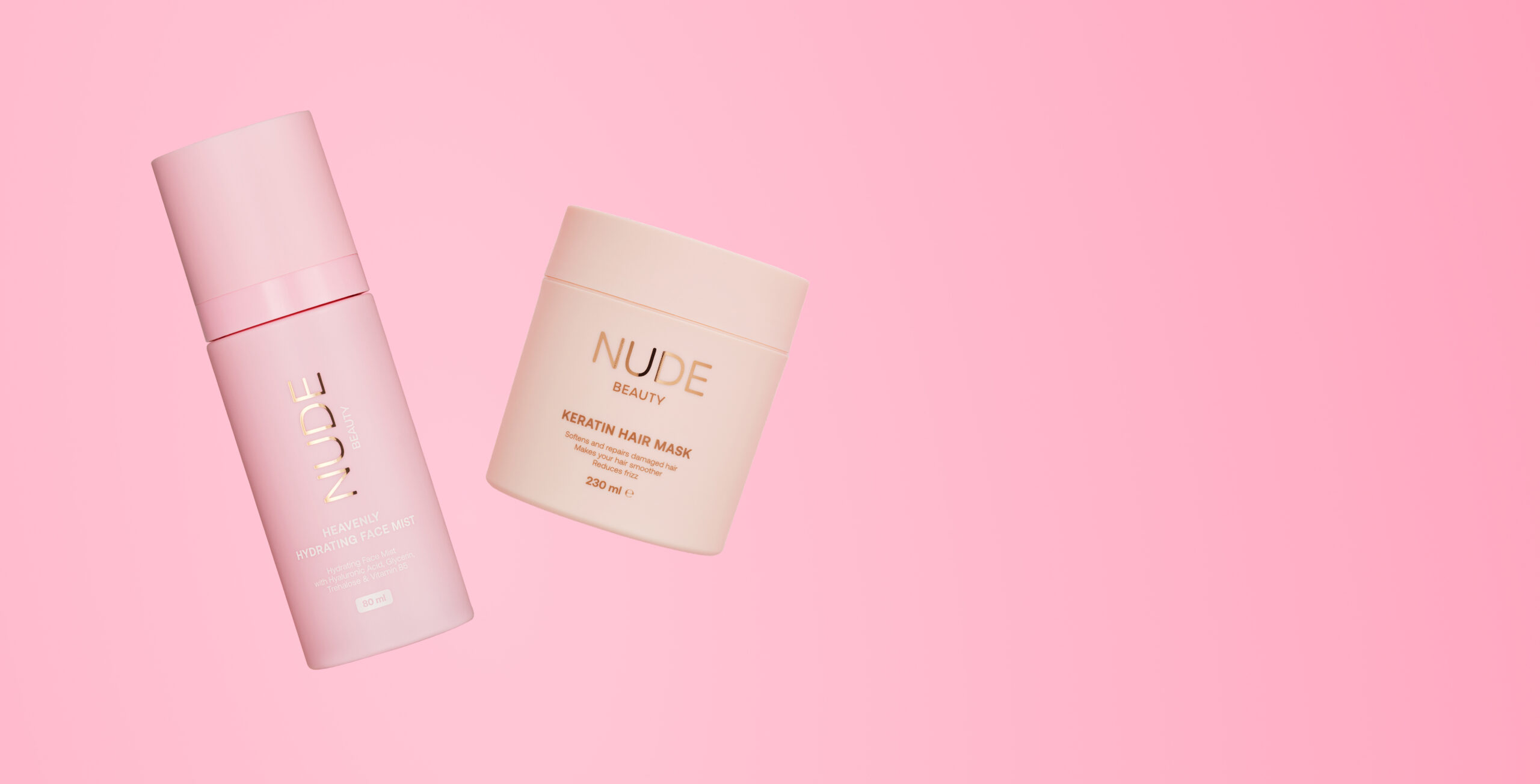 Nude Beauty produktene Heavenly Hydrating Face Mist og Keratin Hair Mask på rosa bakgrunn